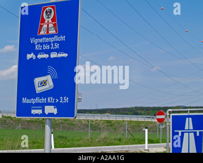 Melden Sie auf der Autobahn Vignette Pflicht Stockfoto