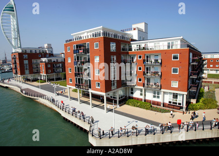 Gunwharfe Kais Spinnaker Tower Portsmouth Hampshire England Großbritannien Großbritannien Stockfoto