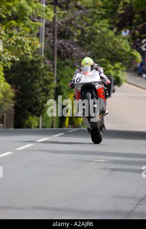 Ian lougher heben Sie auf Bray Hill TT Rennen Stockfoto