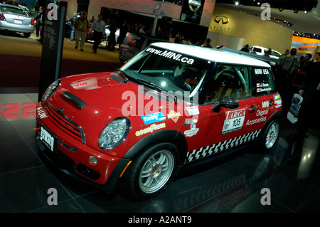 MINI Cooper S, die in der 2005 konkurrierten Targa Neufundland Rallye auf dem Display auf der North American International Auto Show 2006 Stockfoto