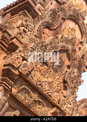 Kambodscha Siem Reap Angkor Tempel Banteay Srei hinduistischer Tempel gewidmet Shiva zentrale Zitadelle Detail des Ramayana Türsturz Stockfoto