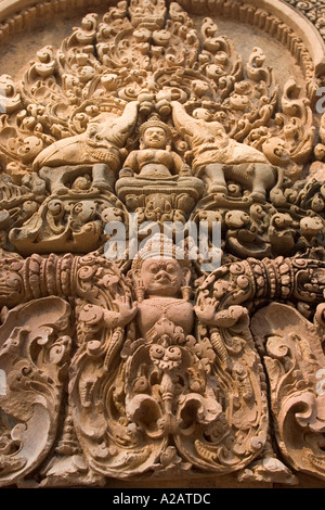 Kambodscha Siem Reap Angkor Tempel Banteay Srei hinduistischer Tempel gewidmet Shiva zentrale Zitadelle Detail des Ramayana Türsturz Stockfoto