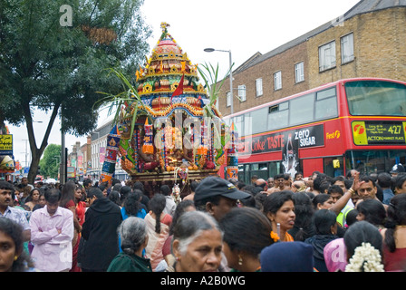 Der Wagen aus dem Sri Kanaga Thurkai Amman Tempel der jährlichen Chariot Festival West Ealing London Stockfoto