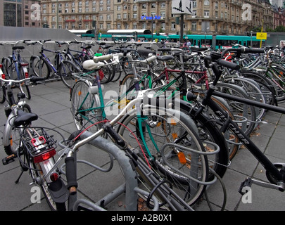 Fahrräder-Bahnhof Frankfurt Am Main Stockfoto