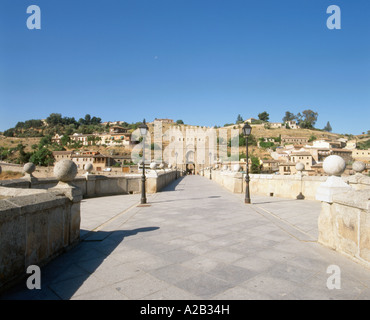 Puente de Alcántara (Alcantara Brücke) und Puerte de Alcantara (Alcantara Tor), Toledo, Spanien Stockfoto
