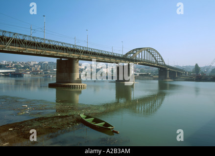 Stari Savski Most über den Fluss Sava, Belgrad, Serbien. Stockfoto