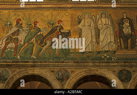 Basilika der Sant'Apollinare Nuovo, drei Könige, Detail des Mosaiks "Prozession der Jungfrauen", Ravenna Stockfoto