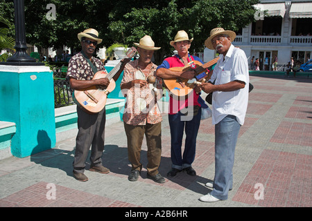Traditionelle kubanische Band, Parque Cespedes, Santiago De Cuba, Kuba Stockfoto