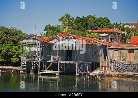 Haus am Ufer des Cayo Granma, Bucht von Santiago, Santiago De Cuba, Kuba Stockfoto