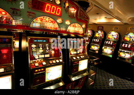 Spielautomaten auf Brighton Pier Brighton UK Stockfoto