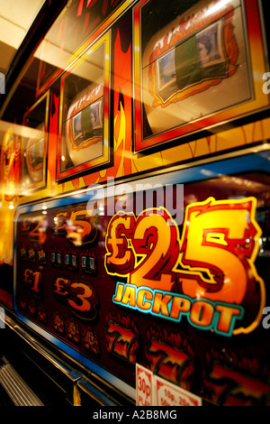 Spielautomaten auf Brighton Pier Brighton UK Stockfoto