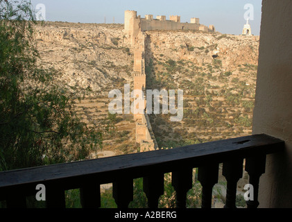 Panoramablick auf Alcazaba Festung Wände & Christus-Statue Almería Almeria Andalusien Andalusien España Spanien Iberia Europa Stockfoto