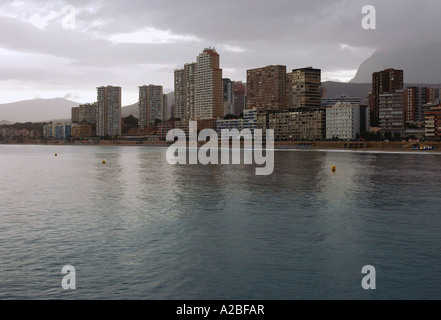 Direkt am Meer Benidorm Alicante Alacant Valencia Comunitat Comunidad Valenciana Costa Blanca Spanien iberischen Halbinsel España Europa Stockfoto