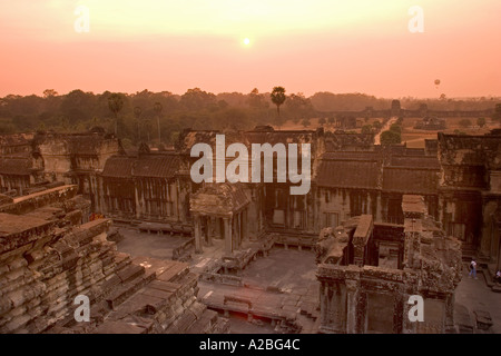 Kambodscha Siem Reap Kulturerbe Angkor Wat Dämmerung Sonnenuntergang über dem Haupttempel Stockfoto