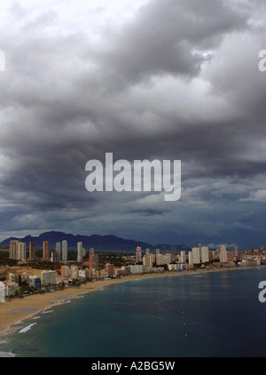 Direkt am Meer Benidorm Alicante Alacant Valencia Comunitat Comunidad Valenciana Costa Blanca Spanien iberischen Halbinsel España Europa Stockfoto