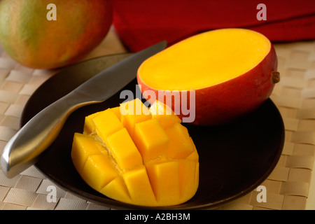 Mangos Schneiden fertig zum Verzehr Stockfoto