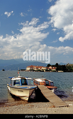 Boote auf dem Kai In Stresa In Italien Stockfoto