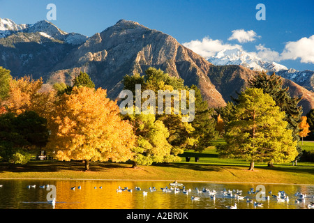 Mt Olympus und den Wasatch Mountains von Sugarhouse Park in Salt Lake City in Utah Stockfoto