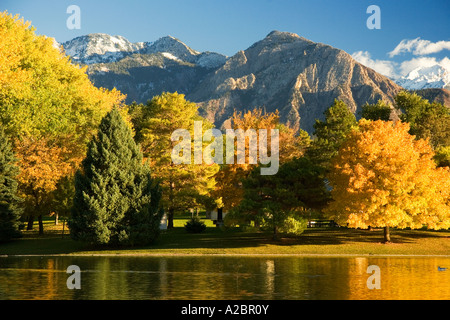 Mt Olympus und den Wasatch Mountains von Sugarhouse Park in Salt Lake City in Utah Stockfoto