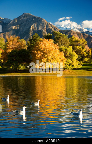 Mt Olympus und den Wasatch Mountains von Sugarhouse Park in Salt Lake City in Utah Stockfoto