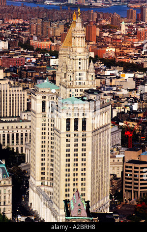 New York City Aerial of Lower Manhattan und die Fassade des historischen New York David N Dinkins Municipal Building. Beaux-Arts-Architektur. Stockfoto