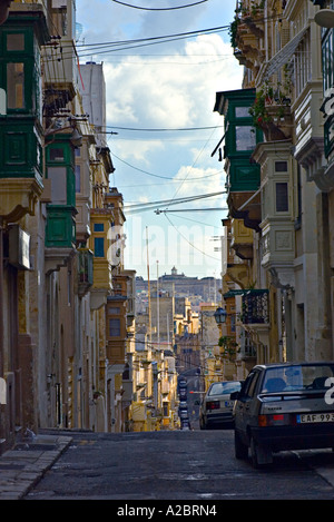 Siesta Zeit The Sleepy Hauptstraße von Senglea eines der drei Städte gegenüber Vallettas entlang der Haupthafen auf Malta Stockfoto