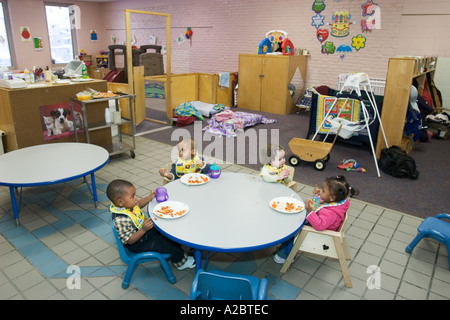Kinderbetreuung im Vereinigten Evangelisch-methodistische Gemeindehaus Stockfoto