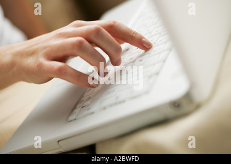 Person mit Laptop-computer Stockfoto