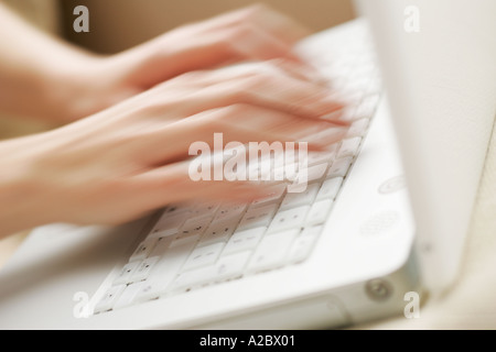 Person mit Laptop-computer Stockfoto