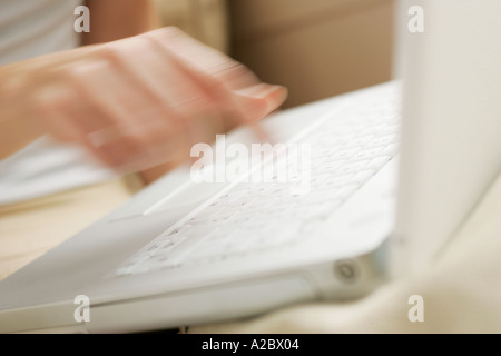 Person mit Laptop-computer Stockfoto