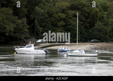 Boote am Fluss Odet Bretagne Frankreich Stockfoto