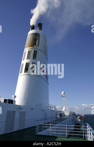 Bretagne-Ferry, Rauch auf Reise von Roscoff nach Plymouth Stockfoto