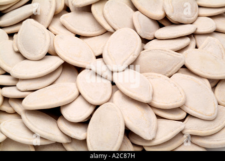 Kürbis Samen essen Bio natürliche ungeschälte Koch Kochen verbrauchen Geschmack Kernel Samen Gesundheit Diät Creme Öl gesalzene gerösteten Nüssen Stockfoto