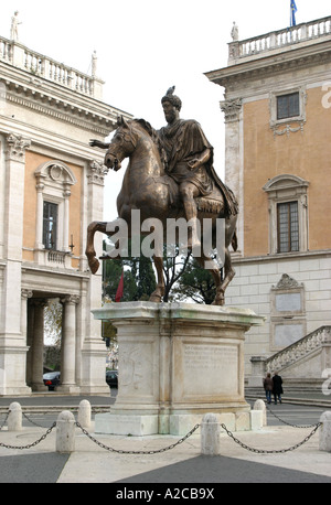 Bronzene Nachbildung einer Statue von Marcus Aurelius. im Kapitolinischen Square. Original-Statue ist in der Campidoglio Palazzo Nuovo Stockfoto