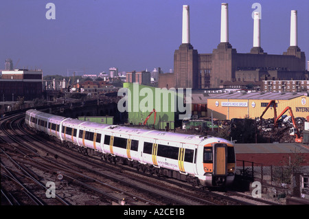 Klasse 375 Electrostar Communter Zug in der Nähe von Wandsworth Road in London Stockfoto