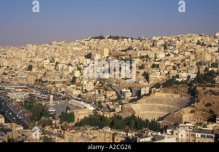 Amphitheater und belebten Innenstadt von Amman Capitol City von Jordanien Naher Osten Stockfoto