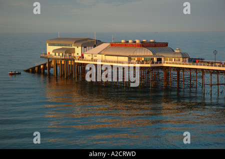 Pavillion Theatre und Pier, Cromer, Norfolk, England, UK Stockfoto