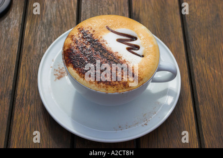 Einen hohen Winkel Blick auf eine Tasse Cappuccino Kaffee. Stockfoto