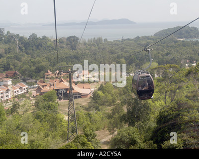 Fahrt mit der Seilbahn von der Station im Oriental Village Gunung macincang Burau bay Langkawi kedah West Malaysia Stockfoto