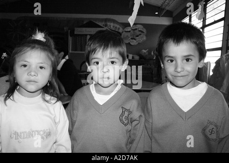 drei Kinder in einer Grundschule, Soracá, Boyacá, Kolumbien, Südamerika Stockfoto