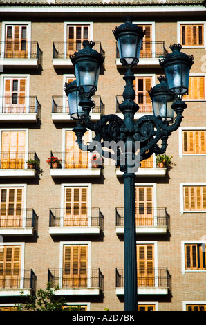 Straßenlaterne in Valencia auf der Plaza De La Virgen Stockfoto