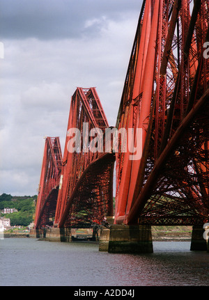 Forth Rail Bridge, von South Queensferry, Edinburgh, Schottland Stockfoto