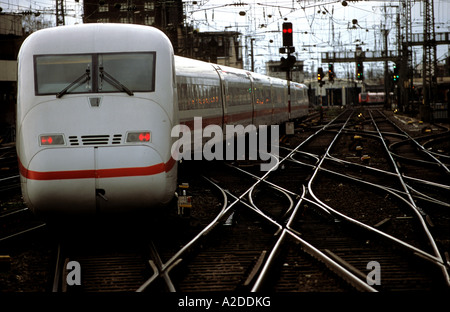 Deutsche Bahn Inter City Express Zug, Köln, Nordrhein-Westfalen, Deutschland. Stockfoto