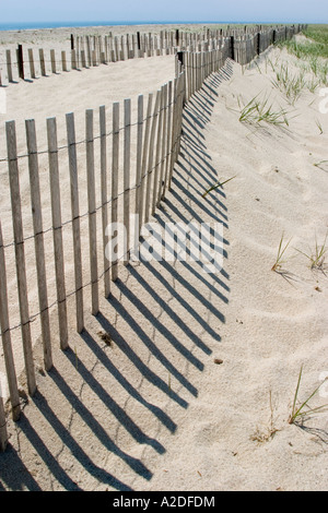 Ein Schutzzaun in die Sanddünen, Nantucket Insel, Massachusetts, USA. Stockfoto