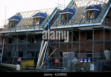 Teilweise gebauten Häuser im Bau, Kesgrave in der Nähe von Ipswich, Suffolk, UK. Stockfoto