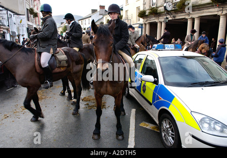 Jäger des Brecon und Talybont Hunt versammeln sich zum Jahrestreffen in Crickhowell Powys Wales UK GB Stockfoto