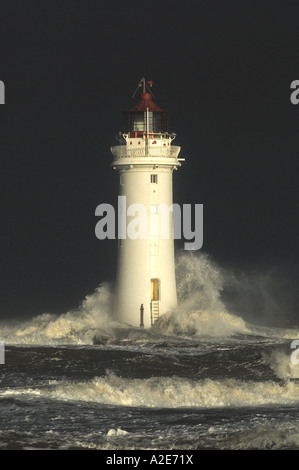 Barsch Rock Leuchtturm in stürmischer See Stockfoto