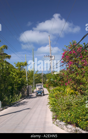 BAHAMAS, Abacos, Loyalist Cays, Mann O'War Cay: Stadt Straße Stockfoto