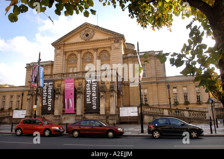 CHELTENHAM TOWN HALL WÄHREND DER JÄHRLICHEN LITERATUR FESTIVAL UK OKT 2006 Stockfoto