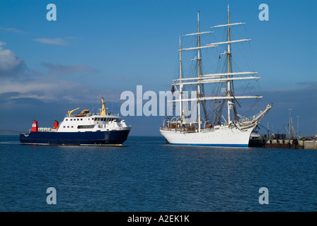 dh Kirkwall Hafen KIRKWALL ORKNEY Orkney Ferries Fähre MV Earl Sigurd Großsegler Statsraad Lehmkuhl Mottenhalle Stockfoto